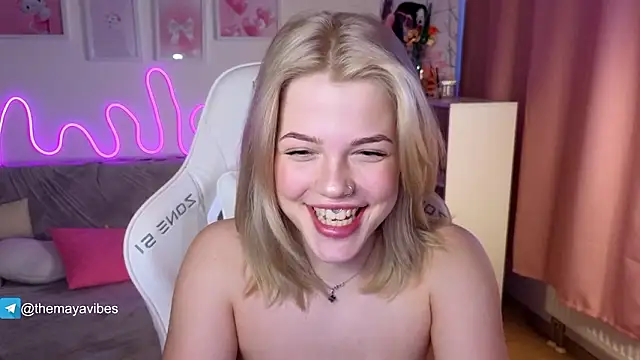 Maya_Rave's cam snapshot