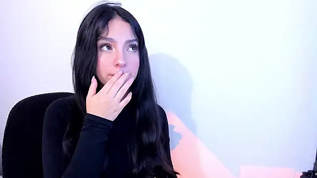 sarah_saenz_'s cam snapshot