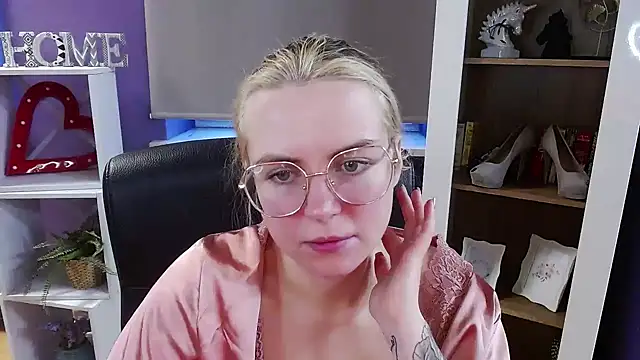 Zoey_Erotic's cam snapshot