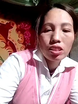 Gummiesu live sex cam