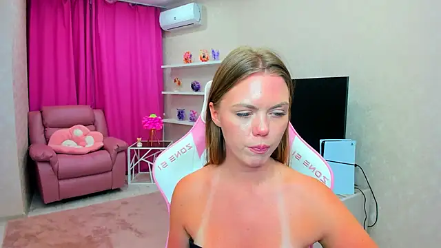 Strawberrye live sex cam