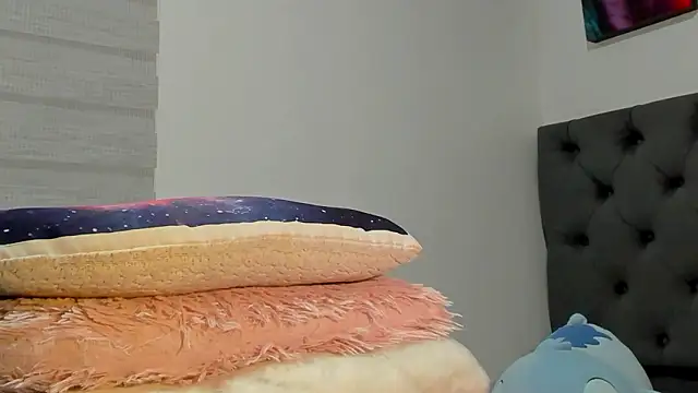 Elizabeth_18_'s cam snapshot