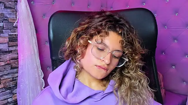 EmiliRouse_'s cam snapshot