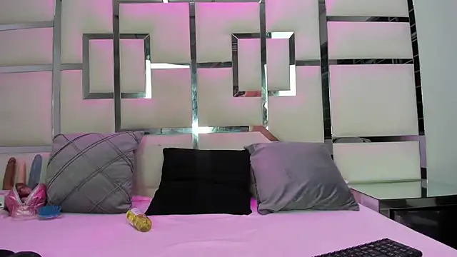 IssysLeBlanc's cam snapshot