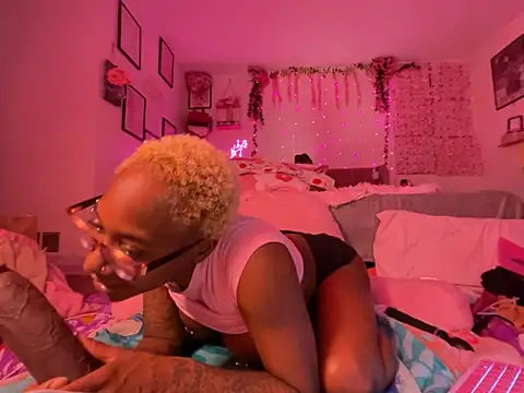 VixenCapri's cam snapshot