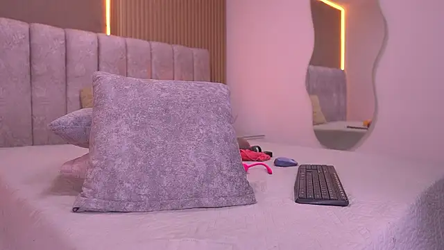 violeta_aroca's cam snapshot