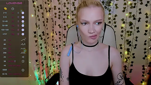 AnyaTaylor_'s cam snapshot