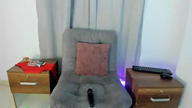 liily_moore's cam snapshot