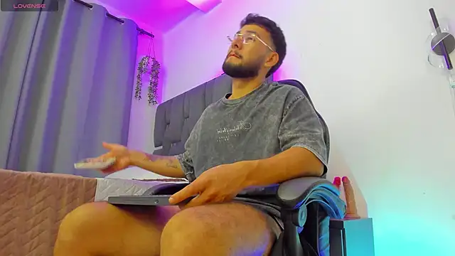 noah_corvelle's cam snapshot