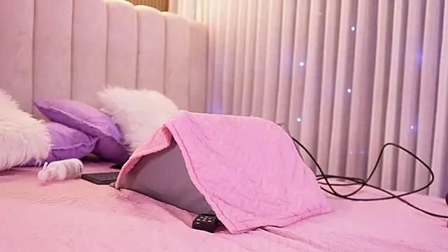 emyli_sw_'s cam snapshot