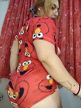 mila_curvy's cam snapshot