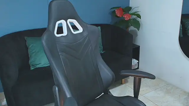 Zamira_Taylor's cam snapshot