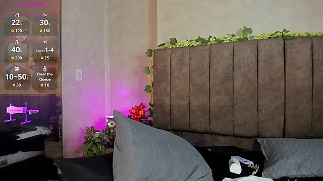 LanaMills_'s cam snapshot