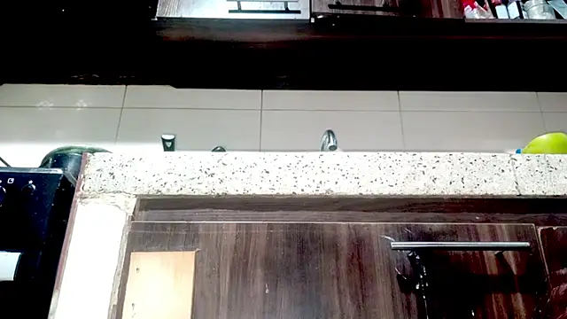 PetiteIvoryQueen19's cam snapshot