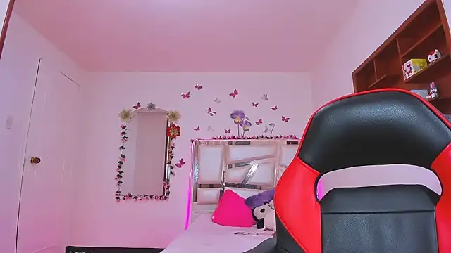 perlabeautiful's cam snapshot