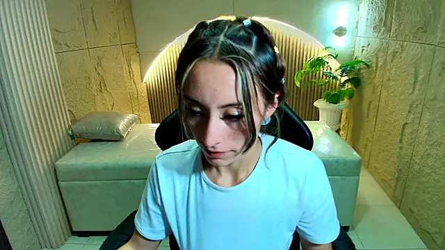 katalina_r_'s cam snapshot