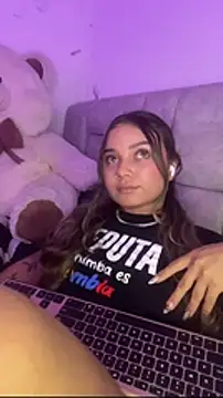 AnnyLopezzz_'s cam snapshot