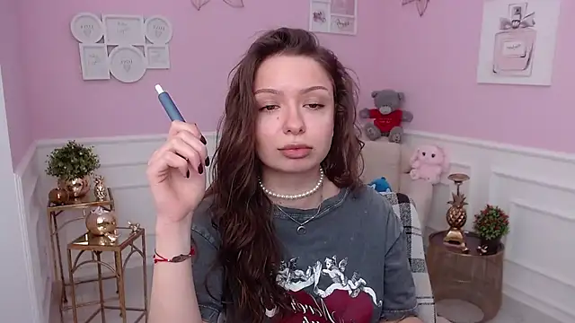 LucySkilar live sex cam