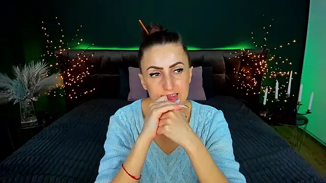 Rebecca_Diamond's cam snapshot