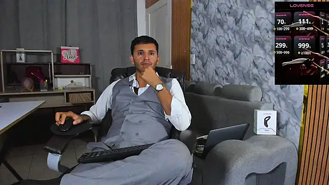 Hideintheoffice live sex cam