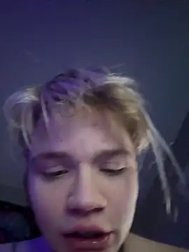 Cutiepiespanks's cam snapshot