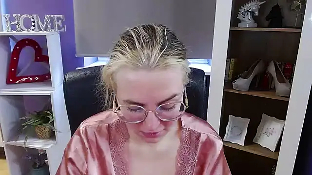 Zoey_Erotic's cam snapshot