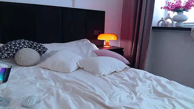 LunaticaBae's cam snapshot