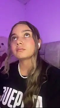 AnnyLopezzz_'s cam snapshot