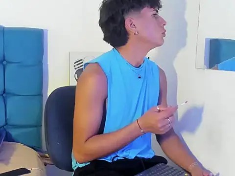 Valentino_Lane live sex cam