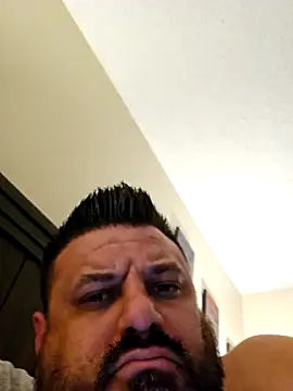 Roddog18 live sex cam