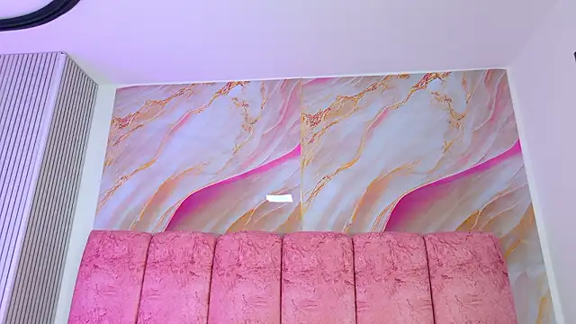 emmacurvy's cam snapshot