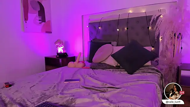 Vale_Lux's cam snapshot