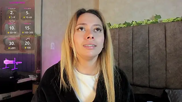 LanaMills_'s cam snapshot