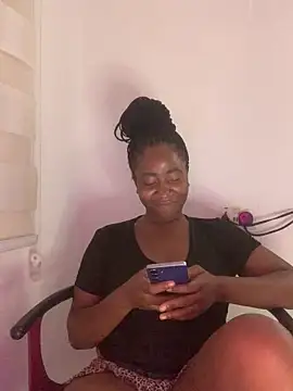 MISSMAYSROOM's cam snapshot