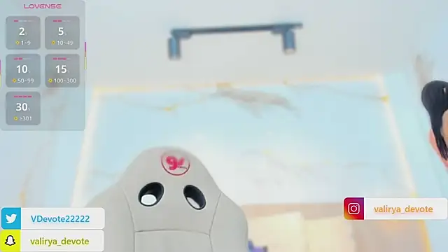 valirya_devote live sex cam