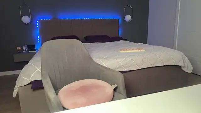 KristalNight live sex cam