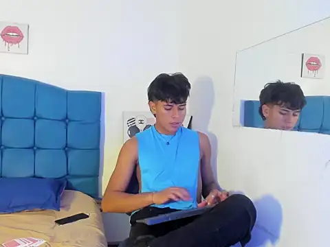 Valentino_Lane live sex cam