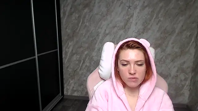 Reginasmilee live sex cam