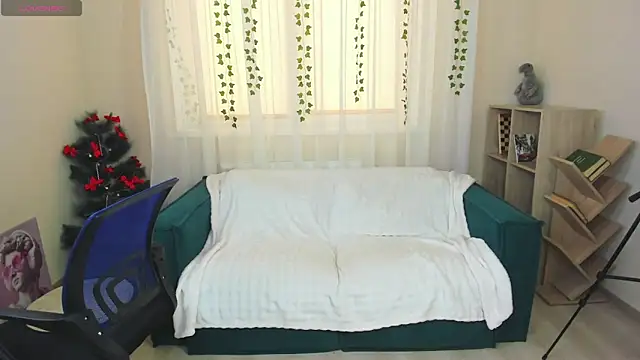 MonikaPinch_'s cam snapshot