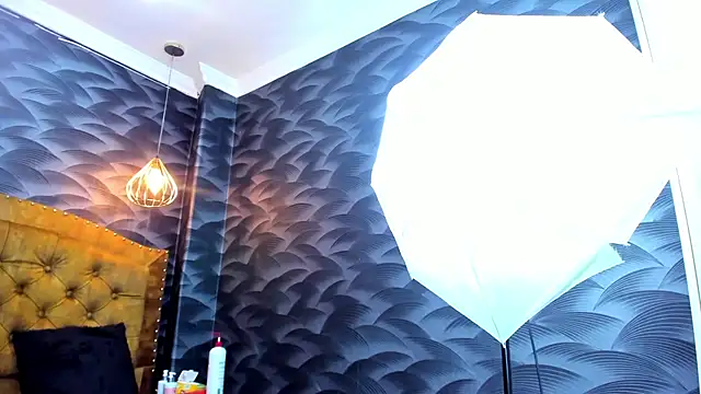 NahomiFireSex's cam snapshot