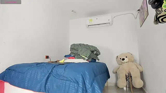 flor_herrera01's cam snapshot