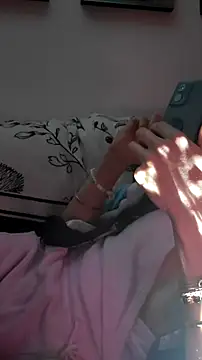 gurlnips live sex cam