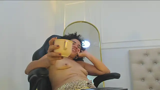 charlotte_dante212's cam snapshot