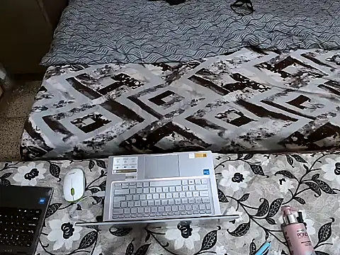 Lovelycouple25 live sex cam