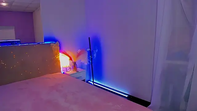 Laura_Leee's cam snapshot