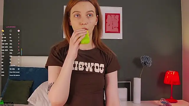 SaraHearts live sex cam