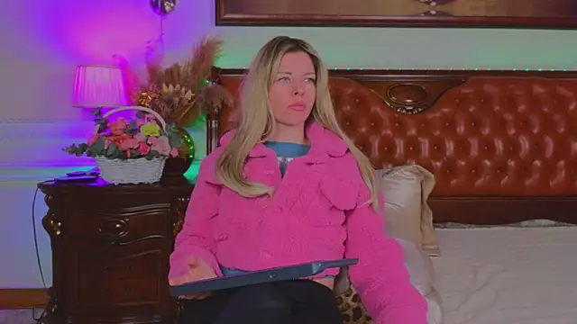 Real_Tini's cam snapshot