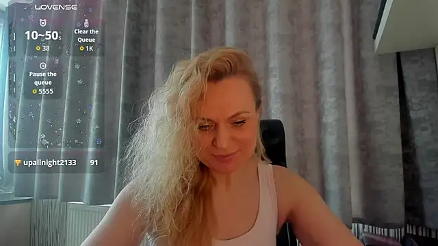 LanaLight_x's cam snapshot