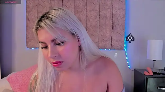 naomi_sanz's cam snapshot