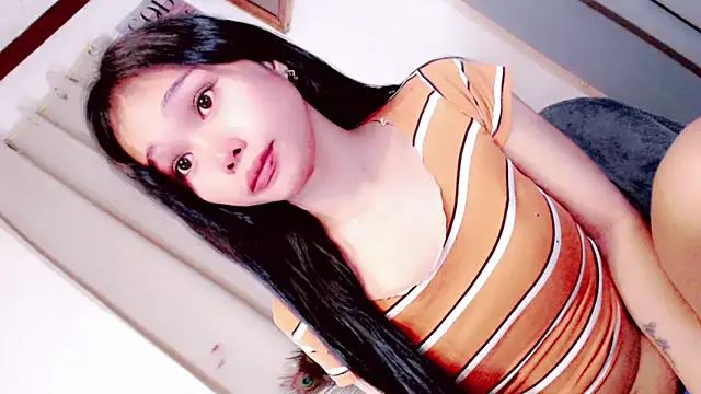 Amomentoflust99 live sex cam